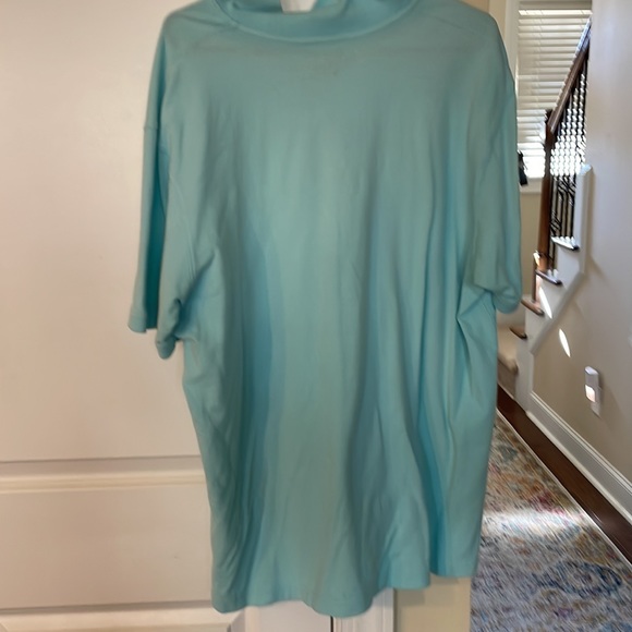 Vineyard vines - Picture 3 of 3